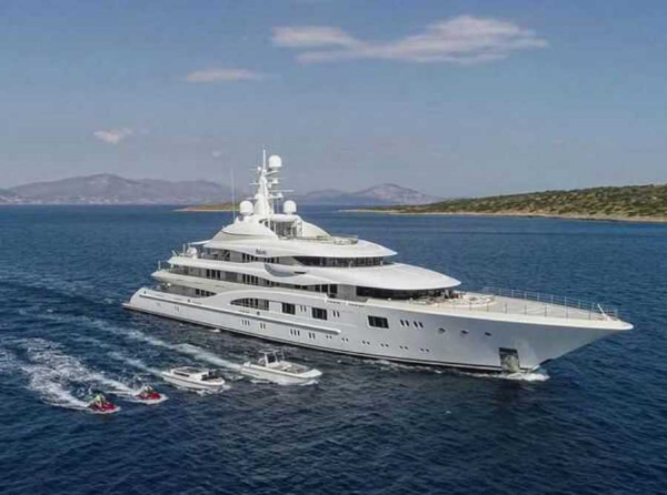 Яхта семьи Чемезова ушла Авдоляну, но санкции остались