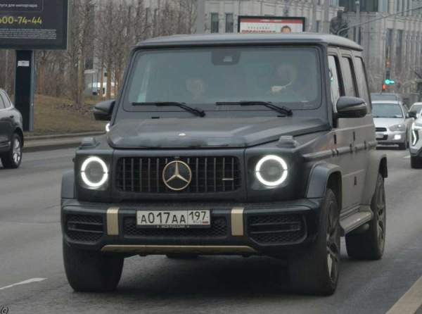 Mercedes G63 на маму: как Павел Мамаев маскирует миллионы за спиной Надежды
