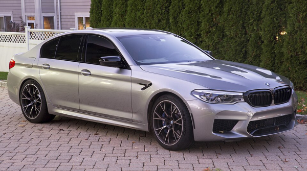 Валерий Гольд, 20-летний студент МГУ, на BMW M5 с номерами MBT596 &ndash; новое лицо элиты