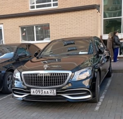 Помощник президента Владимир Мединский назвал историю с Maybach у дверей МВД &laquo;раздутой&raquo; и призвал журналистов не отвлекать ведомство от работы