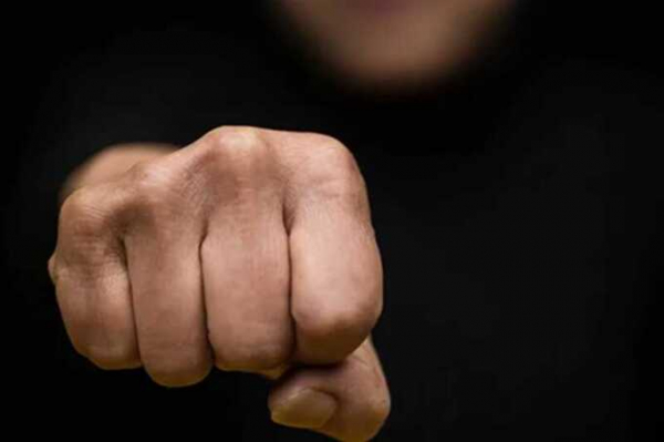 В Ростове-на-Дону женщина атаковала несовершеннолетнюю работницу пункта выдачи заказов