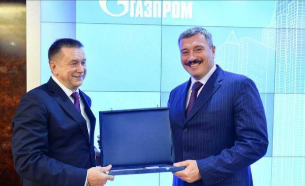 Мост через Лену превратили в белое золото