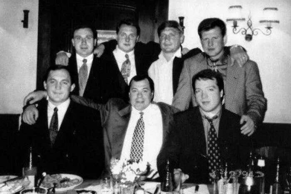 Как фото Скоча с лидерами солнцевской ОПГ связано с его тюремным прошлым