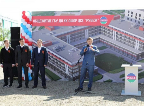Вениамин Кондратьев встретился с дольщиками &laquo;Рубежа&raquo; и пообещал им новую стройку