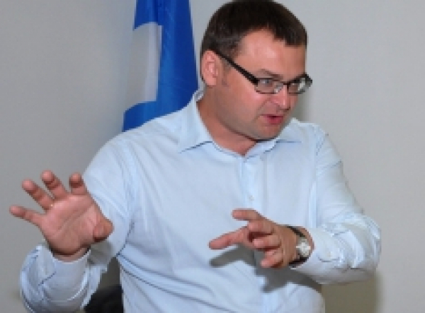 Спикер гордумы Дмитрий Еремеев по-свойски развел учетную политику. Поощрения для награжденных граждан ушли на премии депутатам?