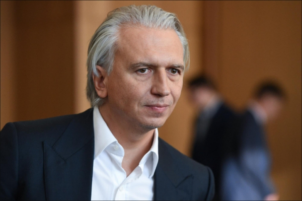 Вадим Гуринов продолжает разъезжать по Европе, пока его босс под санкциями