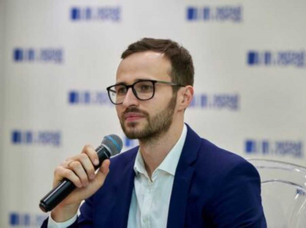 Михаил Гребенюк, Grebenuk Resulting, ООО Резалтинг и СПБ: инфоцыганство, саентология и обман клиентов