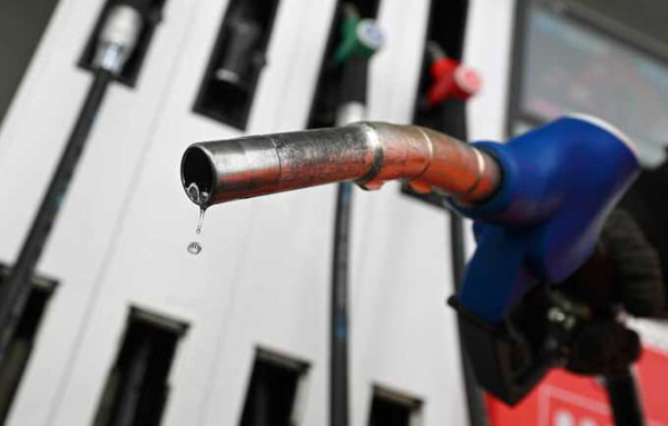 В Челябинске на автозаправочных станциях ввели ограничение на продажу бензина до 15 литров в сутки из-за нехватки топлива