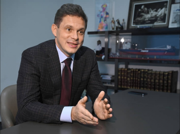 Севериловы нары и семейные узы: почему депутат Демченко рискует повести родных паровозиком