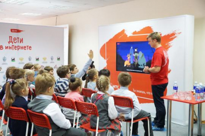 Дети в Интернете: как убедить школьника не рассказывать о себе и быть дружелюбным в Сети