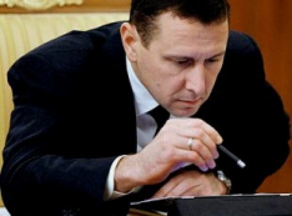 &laquo;Папа Екатеринбургский&raquo; Владимир Тунгусов через Олега Говоруна, за спиной Владислава Суркова, ищет выходы на Кремль, чтобы подмять под себя силовиков