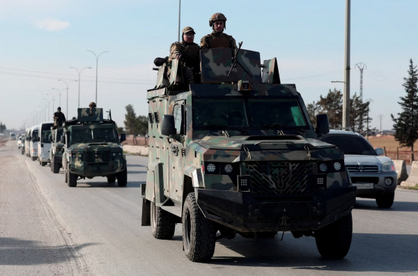 Сирийские войска в борьбе с курдскими формированиями захватили крупнейшее в стране нефтяное месторождение Омар &mdash; источники Reuters