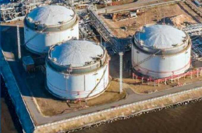 На нефтебазе в Мурманской области произошла серьёзная утечка бензина