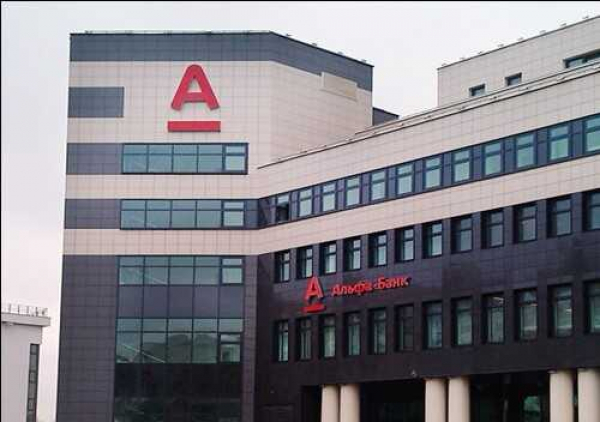 «Страшный и крутой» — только на словах: внутри Альфа-Банка царит управленческий провал