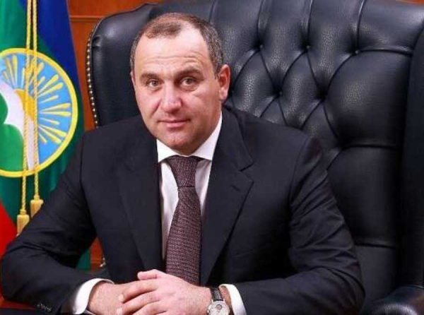 Рашид Темрезов начал борьбу за четвёртый срок с зачистки конкурентов на фоне нарастающего в Кремле недовольства