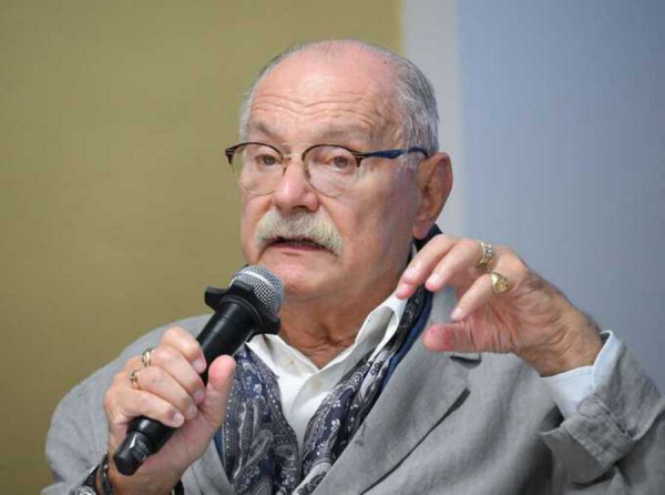 За репост Михалкова &mdash; ОМОН к пенсионерке: как губернатор Артамонов отомстил за разоблачение о поборах, отправив силовиков на семью