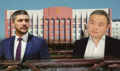 Спортивный директор Бардалеев раскачивает скамейку запасных Осипова