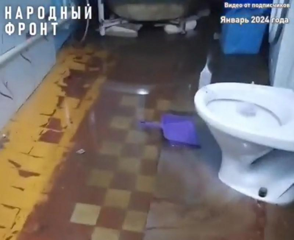 Новые трубы только снятся: жители села в Бурятии больше двух месяцев живут без воды